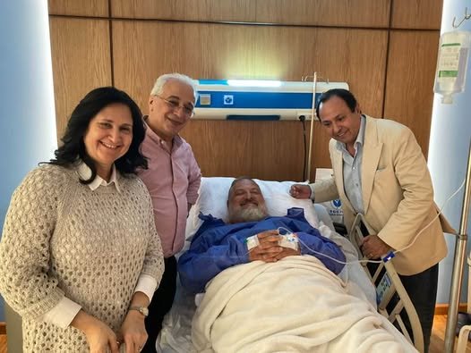 صورة خالد الصاوي من غرفة العمليات تثير القلق.. والفنان يكشف الحقيقة - صورة مميزة صورة مميزة: صورة خالد الصاوي من غرفة العمليات تثير القلق.. والفنان يكشف الحقيقة