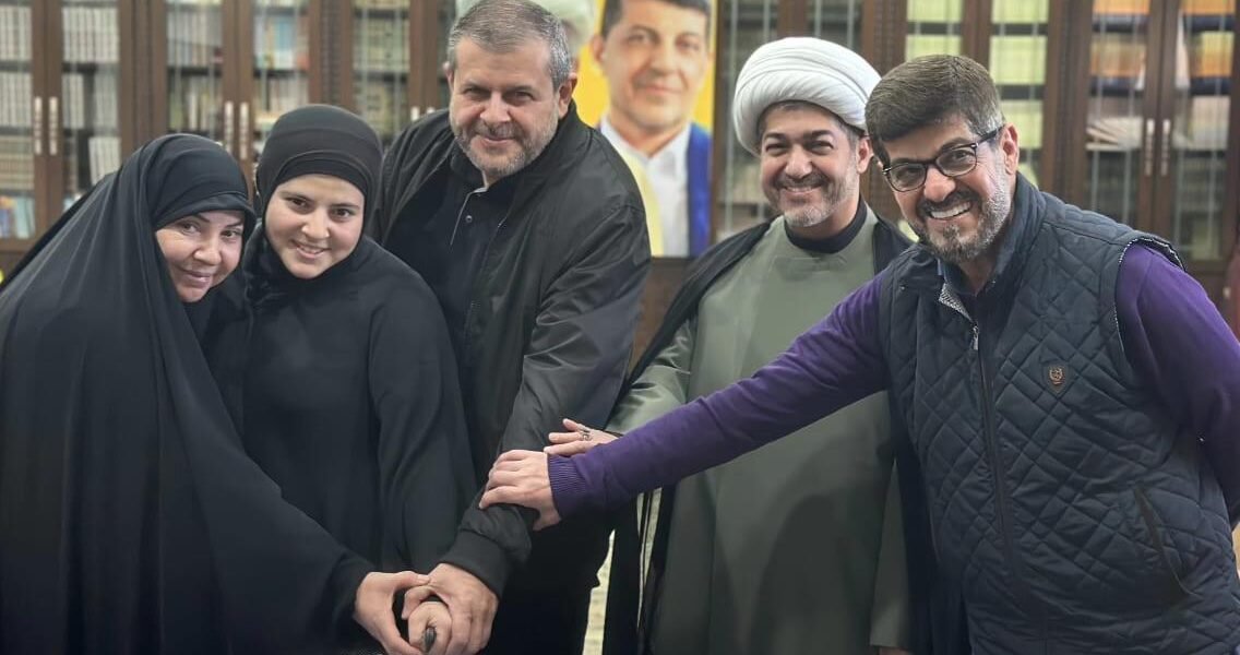 الشيخ النابلسي يُكرّم أم البنين زيد ضاهر في مجمّع السيدة الزهراء صيدا