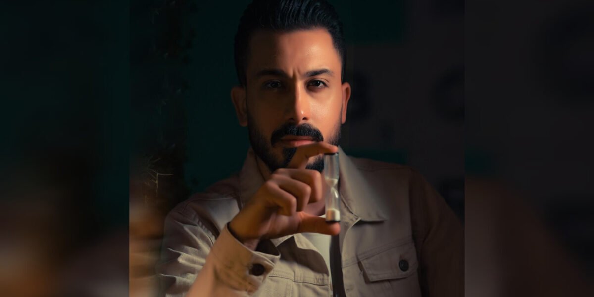 قصة وقت عمل جديد من توقيع الفنان أحمد العقاد