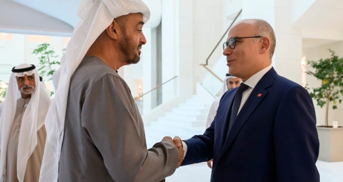 محمد بن زايد يستقبل وزير الشؤون الخارجية التونسي