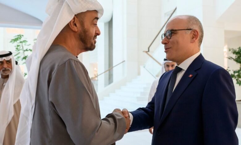محمد بن زايد يستقبل وزير الشؤون الخارجية التونسي